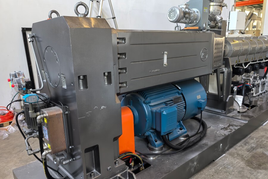 Gearboxes for Rubber Extruders | Transcyko
