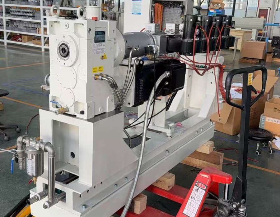 Extruder gearbox customizations match your installation needs