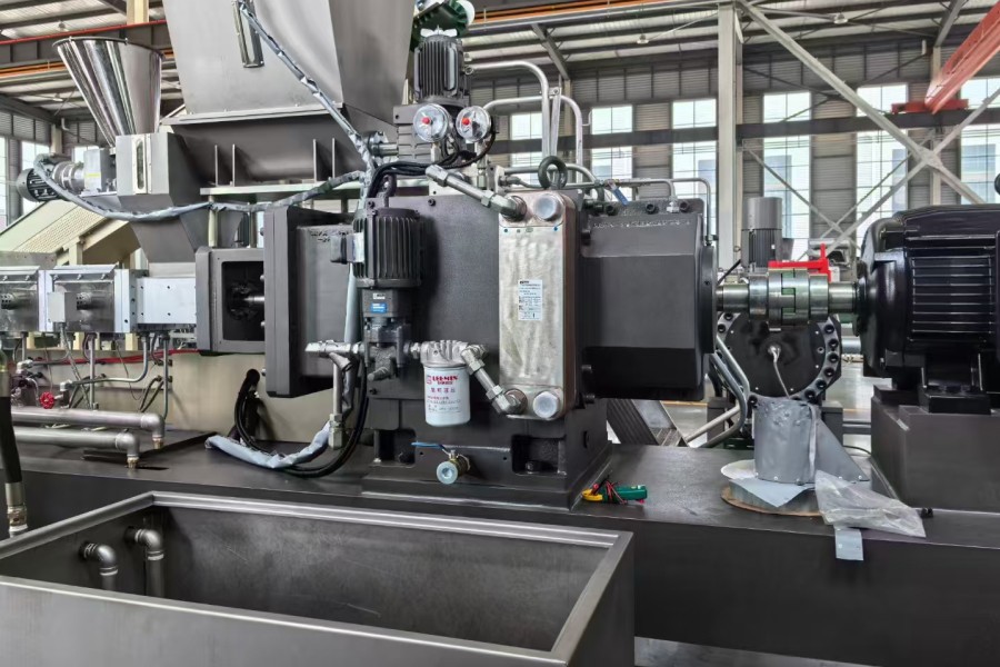 Transcyko makes gearboxes for all types of extruders