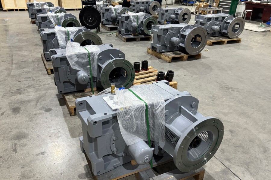 Gearboxes for Polyurethane Mixing | Transcyko